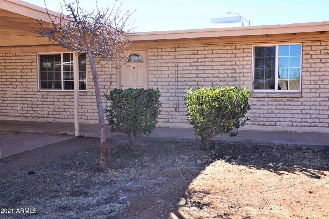 1052 Chaparral Cir in Sierra Vista, AZ - Building Photo