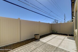 915 Gail Gardner Way in Prescott, AZ - Foto de edificio - Building Photo