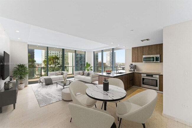 88 SW 7th St in Miami, FL - Building Photo - Building Photo