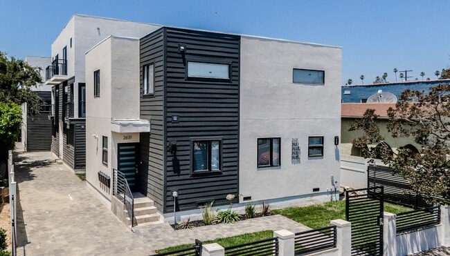 property at 2631 S La Salle Ave