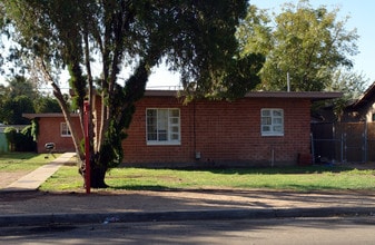 Mult-Family Bldg in Phoenix, AZ - Building Photo - Building Photo