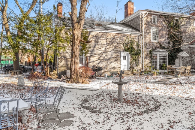 43 Crown St in Kingston, NY - Building Photo - Building Photo