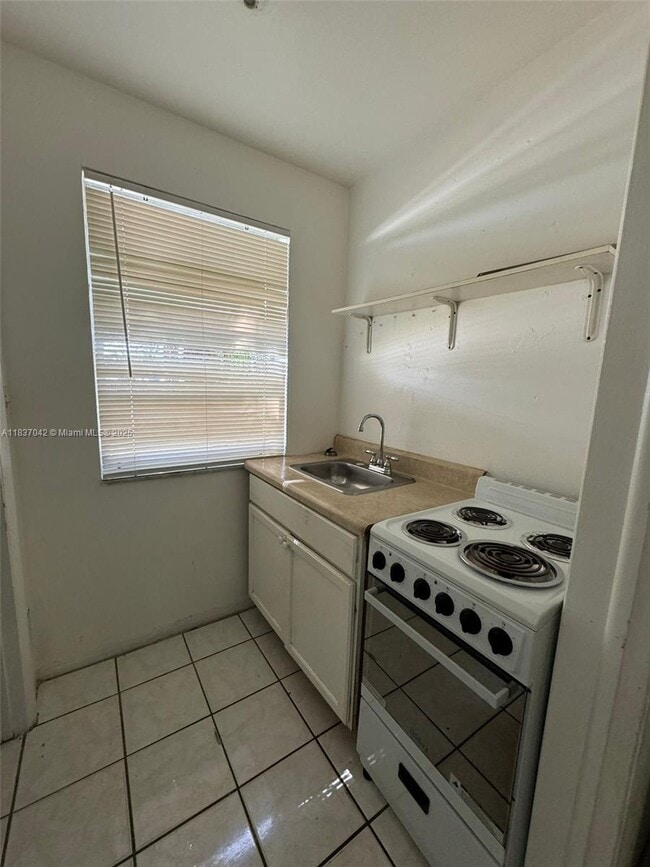 2700 SW 62nd Ave in Miramar, FL - Building Photo - Building Photo