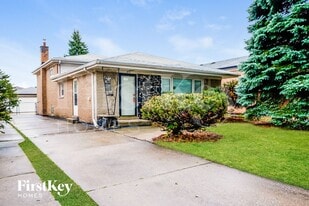 671 Saginaw Ave in Calumet City, IL - Building Photo