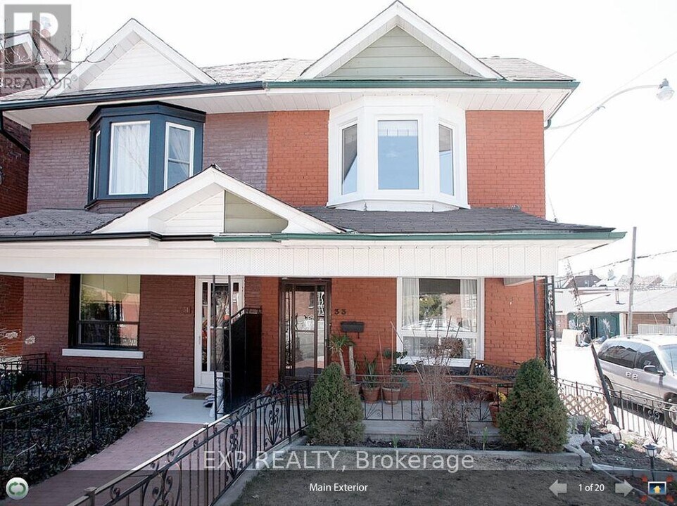 33 Page St in Toronto, ON - Building Photo