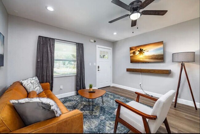 1000 8th Ave SW in Largo, FL - Building Photo - Building Photo