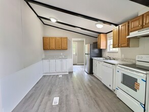 953 Lucky Lane in Barboursville, WV - Building Photo - Building Photo