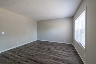 Edge at 1010 Apartments in Lansing, MI - Building Photo - Interior Photo