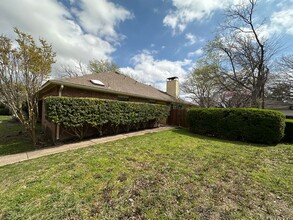 4740 Berridge Ln in Dallas, TX - Building Photo - Building Photo