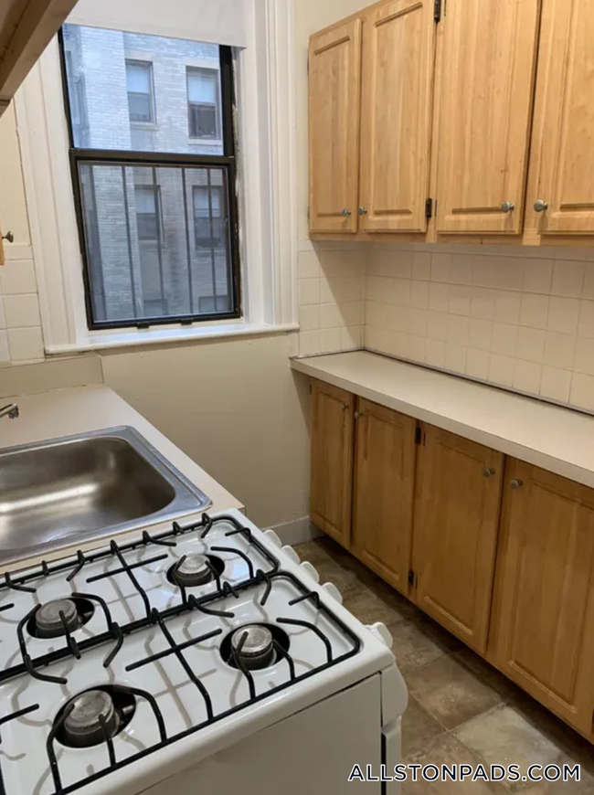 1152 Commonwealth Ave in Boston, MA - Building Photo - Building Photo