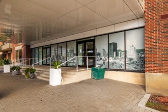 Place Cavendish Apartments in Montréal, QC - Building Photo - Building Photo