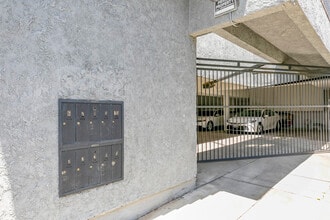 1148 San Rafael Ave, Unit 7 in Glendale, CA - Building Photo - Building Photo