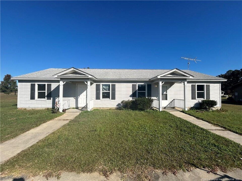 1378 Singletree Ln in Raeford, NC - Building Photo