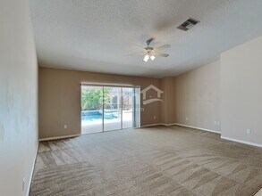 7114 Colonial Lake Dr in Riverview, FL - Foto de edificio - Building Photo