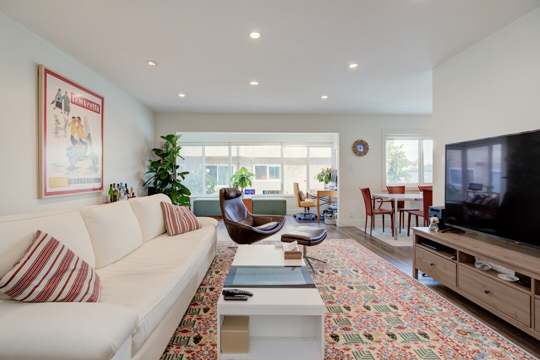 163 Paseo De La Concha, Unit 3 in Redondo Beach, CA - Foto de edificio