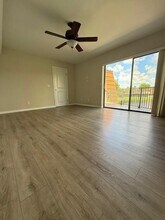 1534 W Harmony Lake Cir in Davie, FL - Foto de edificio - Building Photo