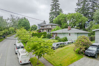 3039 49th Ave SW in Seattle, WA - Foto de edificio - Building Photo