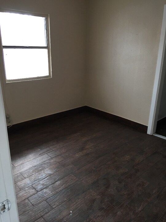 6821 S Broadway in Los Angeles, CA - Building Photo