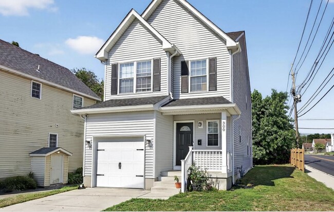 300 Saunders Ave