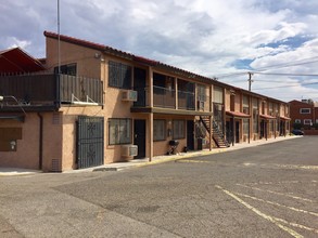 Vega Villita Apartments in Las Vegas, NV - Building Photo - Building Photo