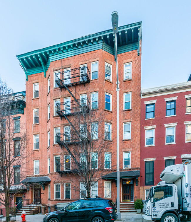 318 Hudson St in Hoboken, NJ - Foto de edificio - Building Photo