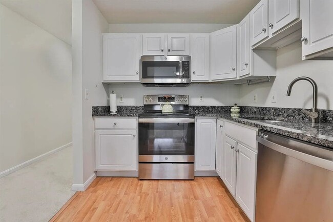 15 Lovell St in Nashua, NH - Building Photo - Building Photo