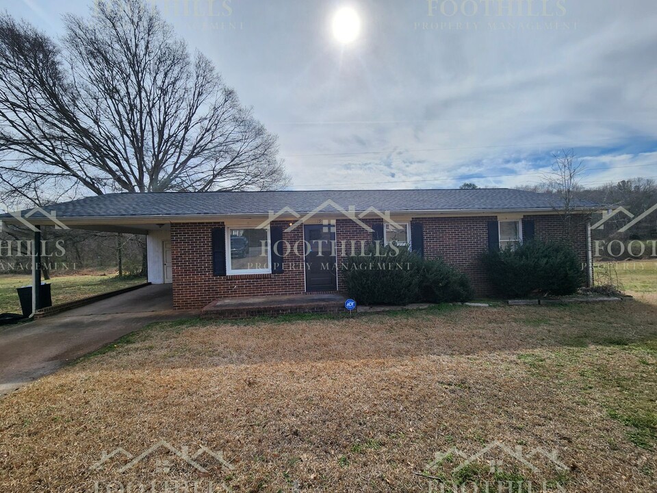 229 E Pinedale Rd in Anderson, SC - Building Photo