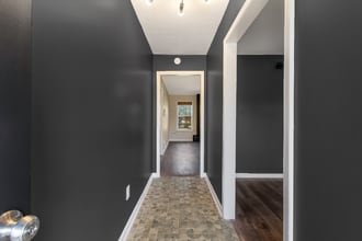 7004 Hillshire Dr in Memphis, TN - Building Photo - Building Photo