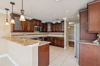 2755 SW 165th Ave in Miramar, FL - Foto de edificio - Building Photo