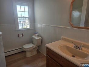 633 10th St in Lyndhurst, NJ - Building Photo - Building Photo