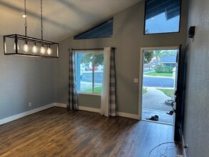 1061 Chianti Ln in Manteca, CA - Building Photo - Building Photo