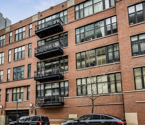 333 W Hubbard St, Unit 510 in Chicago, IL - Building Photo