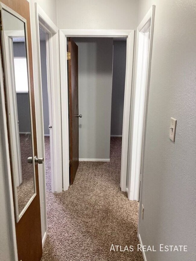 1017 Delaware Dr in Colorado Springs, CO - Building Photo - Building Photo