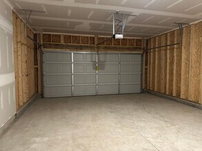 1242 Fairstone Dr in Lewis Center, OH - Building Photo - Building Photo