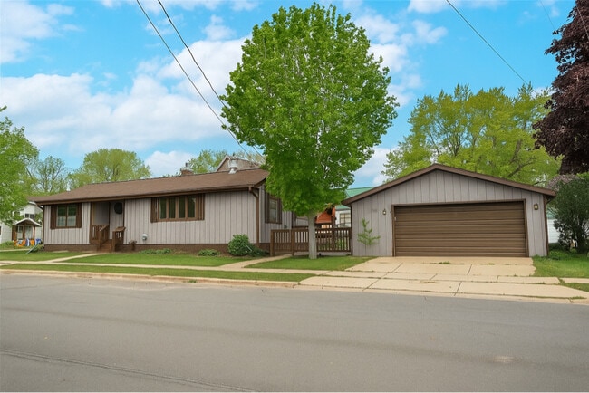 property at 509 Loomis Dr