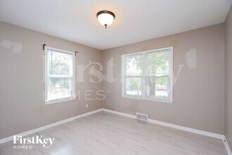 5007 Halsey St in Shawnee, KS - Foto de edificio - Building Photo