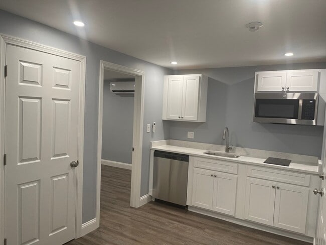 129 Pleasant St in Weymouth, MA - Building Photo - Building Photo