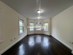 6 Giles Park, Unit 1 in Somerville, MA - Foto de edificio - Building Photo