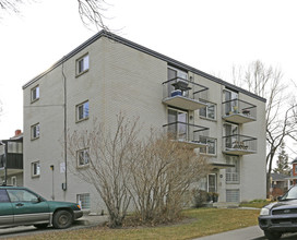 2130 Cliff St SW in Calgary, AB - Building Photo - Building Photo