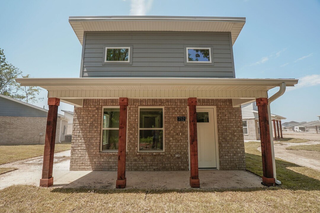 752 N Honey Locust Bnd in Fayetteville, AR - Building Photo