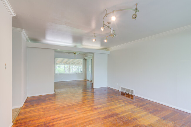 1012 Wylin Ct in Ferguson, MO - Building Photo - Building Photo