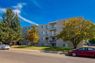 Corbitt Arms in Medicine Hat, AB - Building Photo - Building Photo
