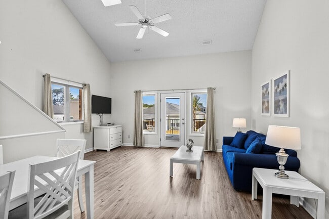 216 Double Eagle Dr in Myrtle Beach, SC - Foto de edificio - Building Photo