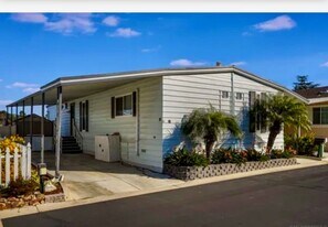 444 Cam Real in Encinitas, CA - Building Photo