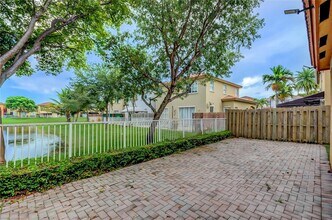 8631 NW 110th Ave in Doral, FL - Building Photo - Building Photo