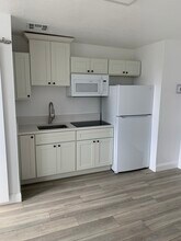 512 Canal St, Unit 2 in New Smyrna Beach, FL - Building Photo - Building Photo