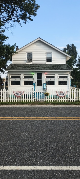 887 Downe Ave in Fortescue, NJ - Building Photo