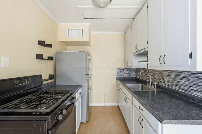 property at 3226 E Bermuda St