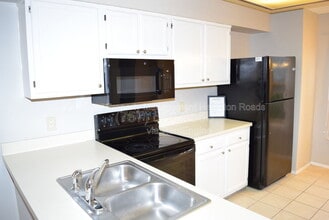 1412 Woodscape Ln in Virginia Beach, VA - Building Photo - Building Photo