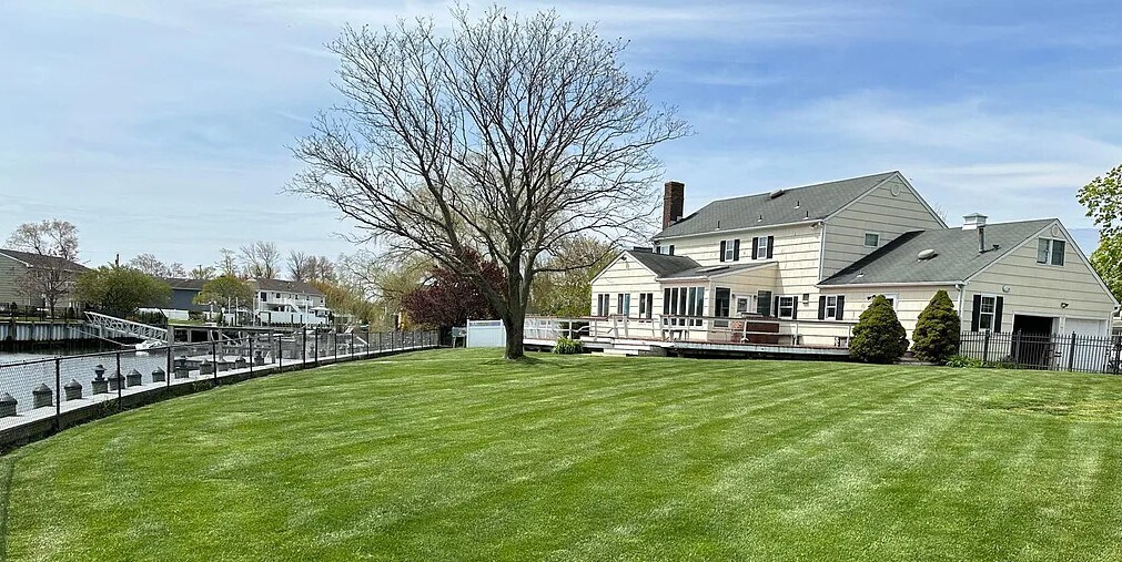 23 Lori Rd in Monmouth Beach, NJ - Building Photo